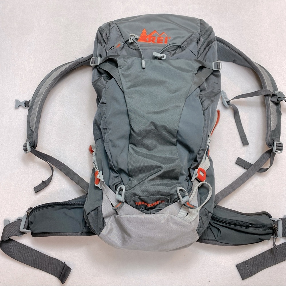REI Traverse 28 Pack Gray Hiking
Back Pack Med Large